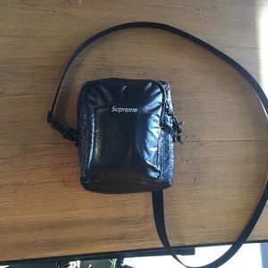FW17 SUPREME SHOULDER BAG (CORDURA)
